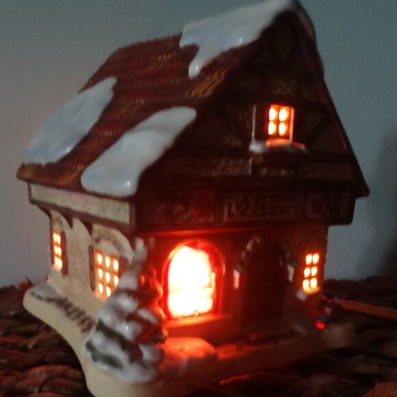 Hawthorne Collections Hummel Bavarian Christmas Village "Village Bakery" Lighted - Picture 8 of 11